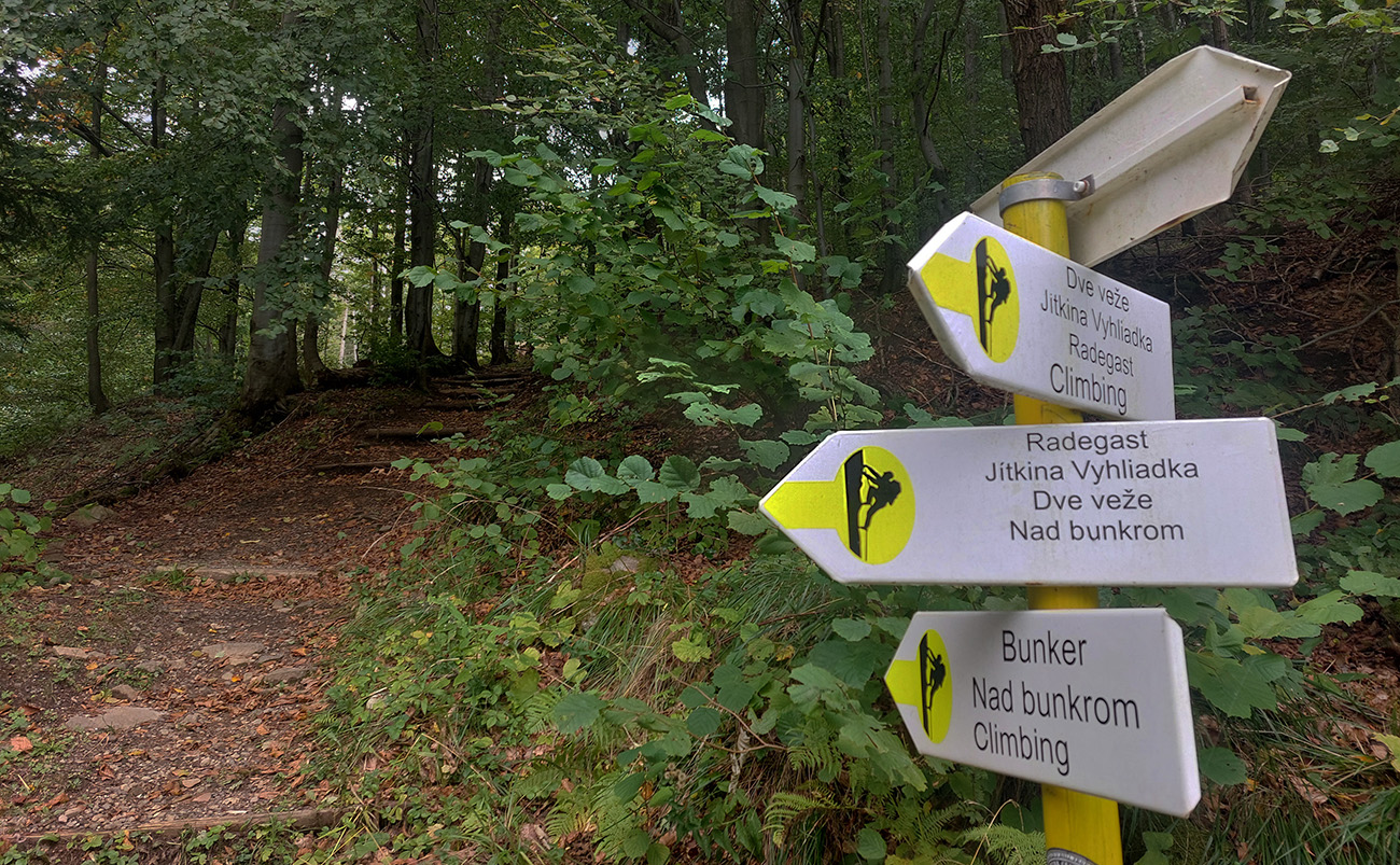 Tak_najskôr_smer_Radegast,_po_ceste._