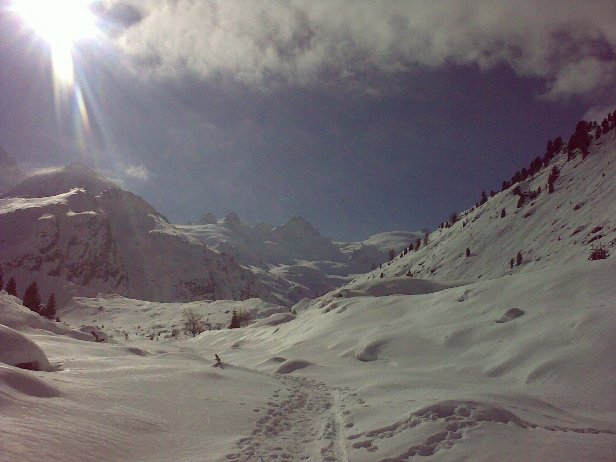 lvajciarsko-coaz-hutte-2610-m-n-m-